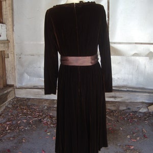 Vintage 1960's 1970's Victor Costa Warm Brown Velvet Scoop Neck Dress with Full Skirt/Small image 8