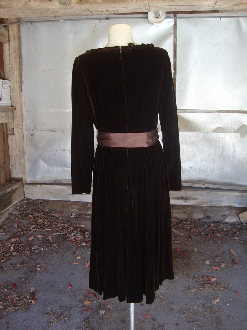 Vintage 1960's 1970's Victor Costa Warm Brown Velvet Scoop Neck Dress with Full Skirt/Small image 8