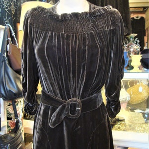 Vintage 1930's 30's 1940's 40's Cocoa Brown Silk Velvet Dress with Shirring and Belt/Size Small image 2