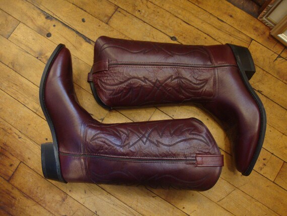 maroon cowboy boots