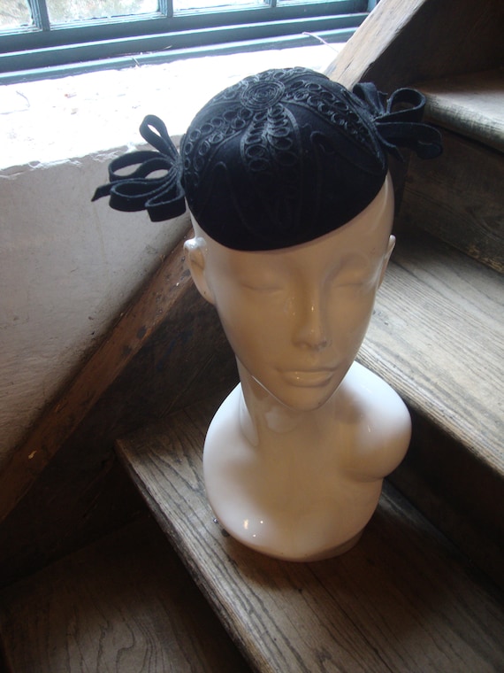 Vintage 1930's 1940's Black Felt Skull Cap Hat wit