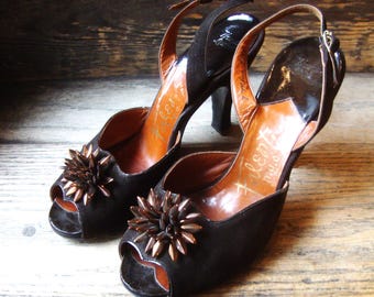 Vintage 1950s Falenti Suede Peep Toe Heels – Copper Flower Detail, Size 7M