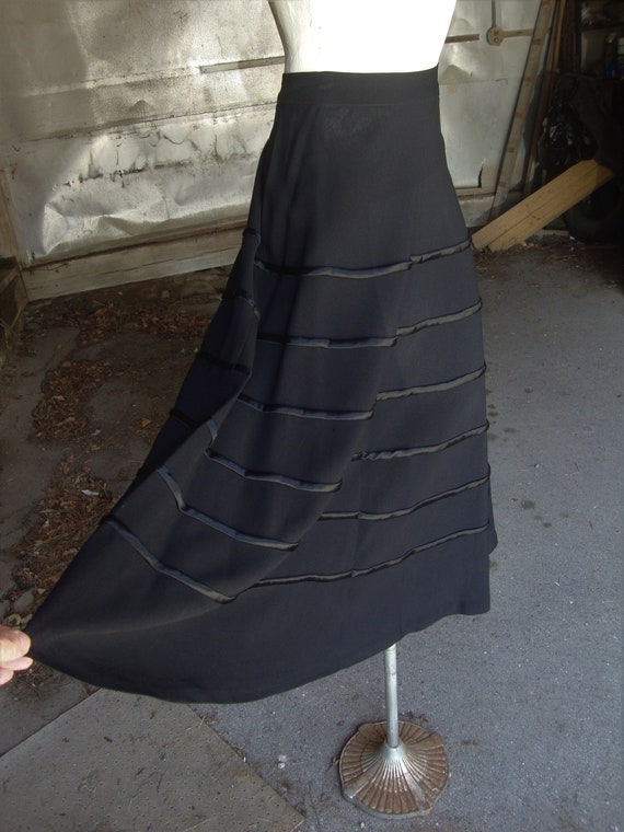 Vintage 1940's 1950's Black Rayon Crepe Flared Sk… - image 4