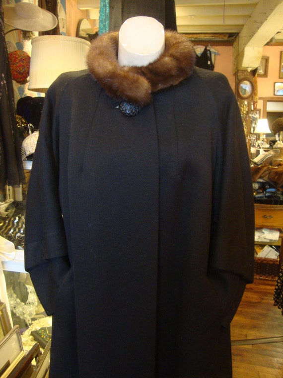 Vintage 1950's 50's Dramatic Black Wool Coat with… - image 3