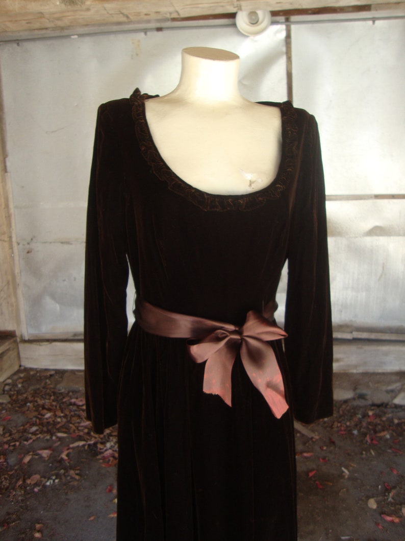 Vintage 1960's 1970's Victor Costa Warm Brown Velvet Scoop Neck Dress with Full Skirt/Small image 4