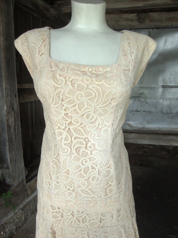 Vintage 1960's Ecru Lace 2 Piece Dress with Flipp… - image 4