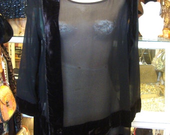 Vestido de noche antiguo vintage de los años 20 en georgette negro y terciopelo de seda, estilo flapper, estilo Gatsby, estilo Downton, busto de 42 pulgadas