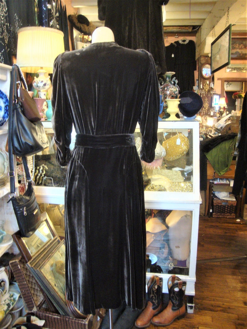 Vintage 1930's 30's 1940's 40's Cocoa Brown Silk Velvet Dress with Shirring and Belt/Size Small image 6