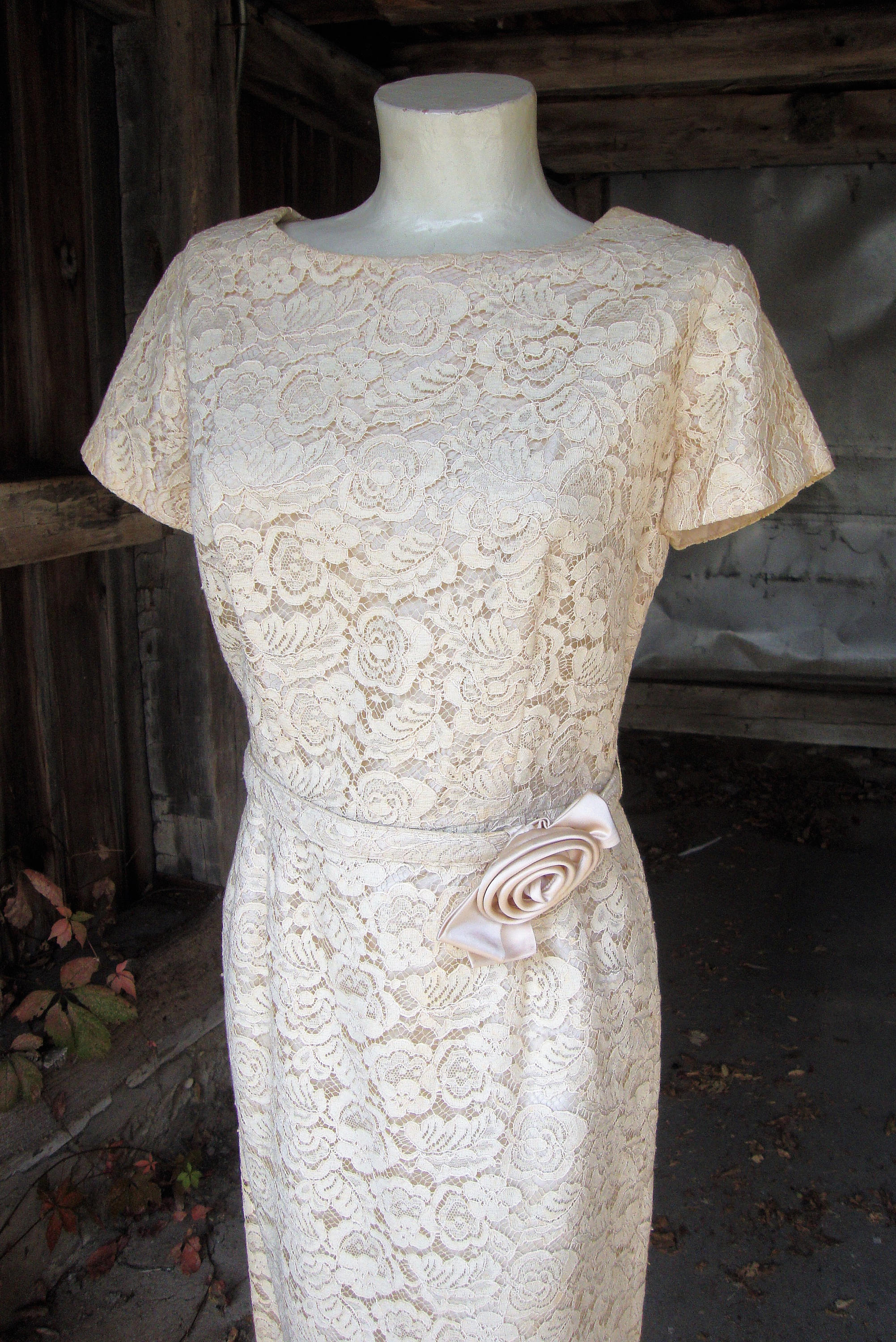 新しい到着 Vintage 1950's by Dress Cocktail Sheath Lace Ecru 1960's スーツ・フォーマル・ドレス