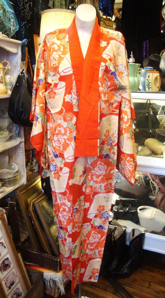 Vintage 1940's Silk Kimono Robe * Beautiful Floral