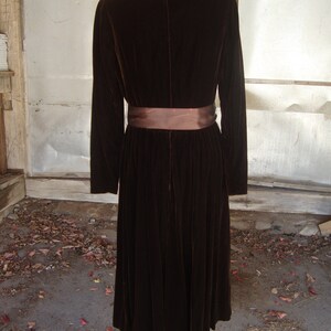 Vintage 1960's 1970's Victor Costa Warm Brown Velvet Scoop Neck Dress with Full Skirt/Small image 9