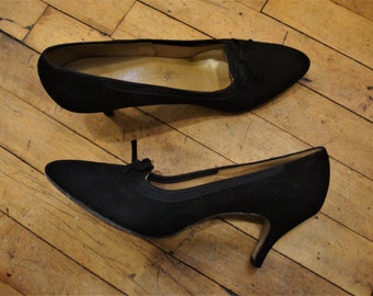 Vintage 1950's 1960's Black Suede Pumps Shoes Heels* Naturalizer * Size 8.5 AAA Narrow