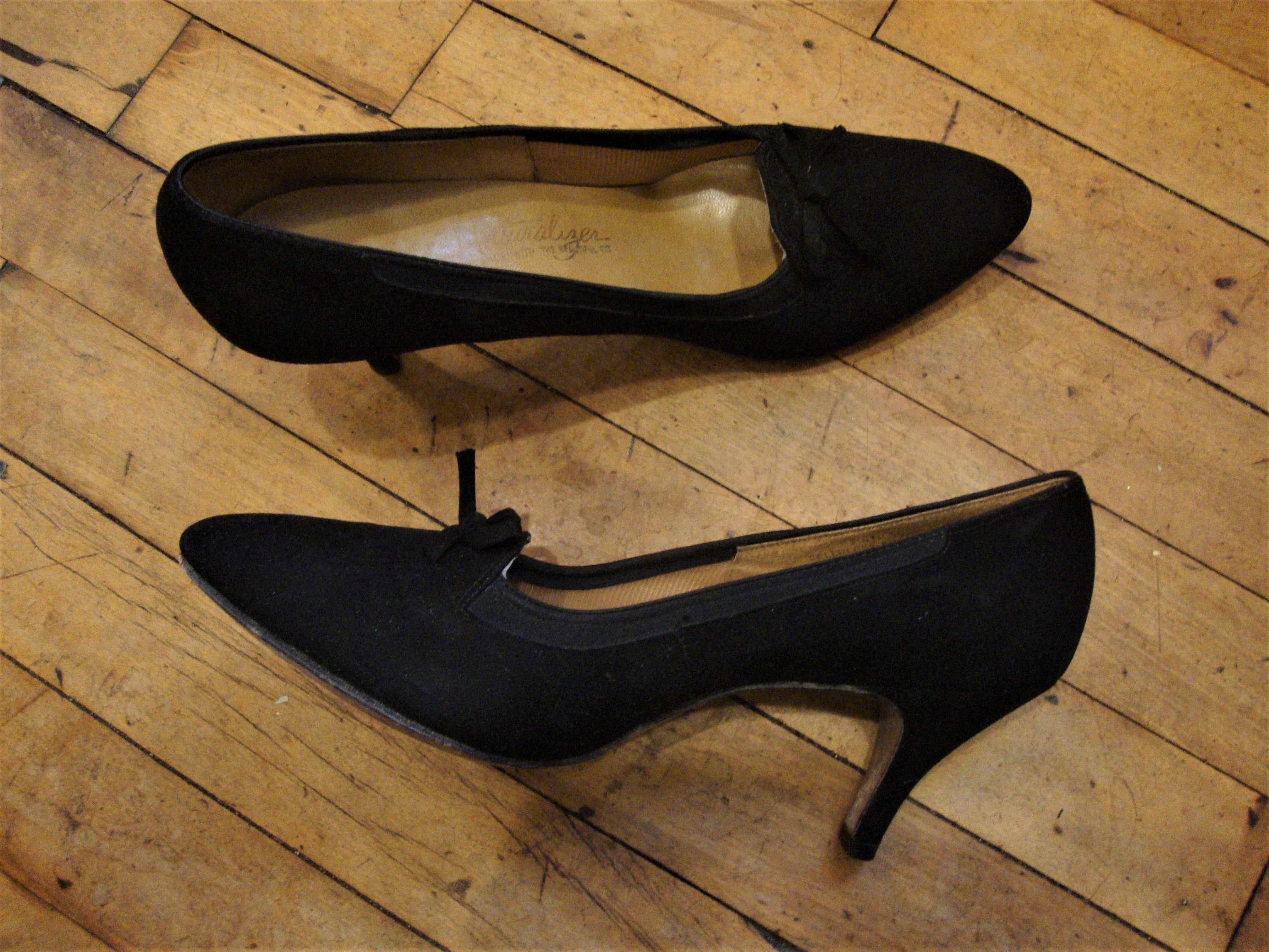 Vintage 1950's 1960's Black Suede Pumps Shoes Heels Naturalizer Size 8.5 AAA Narrow - Etsy Vintage 1950's 1960's Black Suede Pumps Shoes Heels Naturalizer Size 8.5 AAA Narrow - Etsy