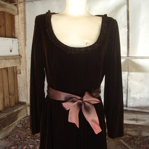 Vintage 1960's 1970's Victor Costa Warm Brown Velvet Scoop Neck Dress with Full Skirt/Small image 3