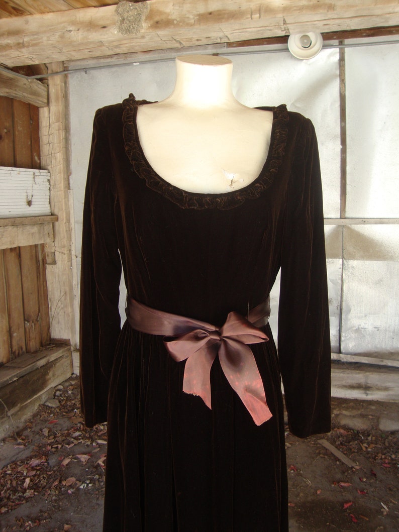 Vintage 1960's 1970's Victor Costa Warm Brown Velvet Scoop Neck Dress with Full Skirt/Small image 3