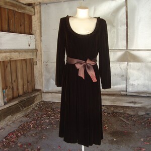 Vintage 1960's 1970's Victor Costa Warm Brown Velvet Scoop Neck Dress with Full Skirt/Small image 2