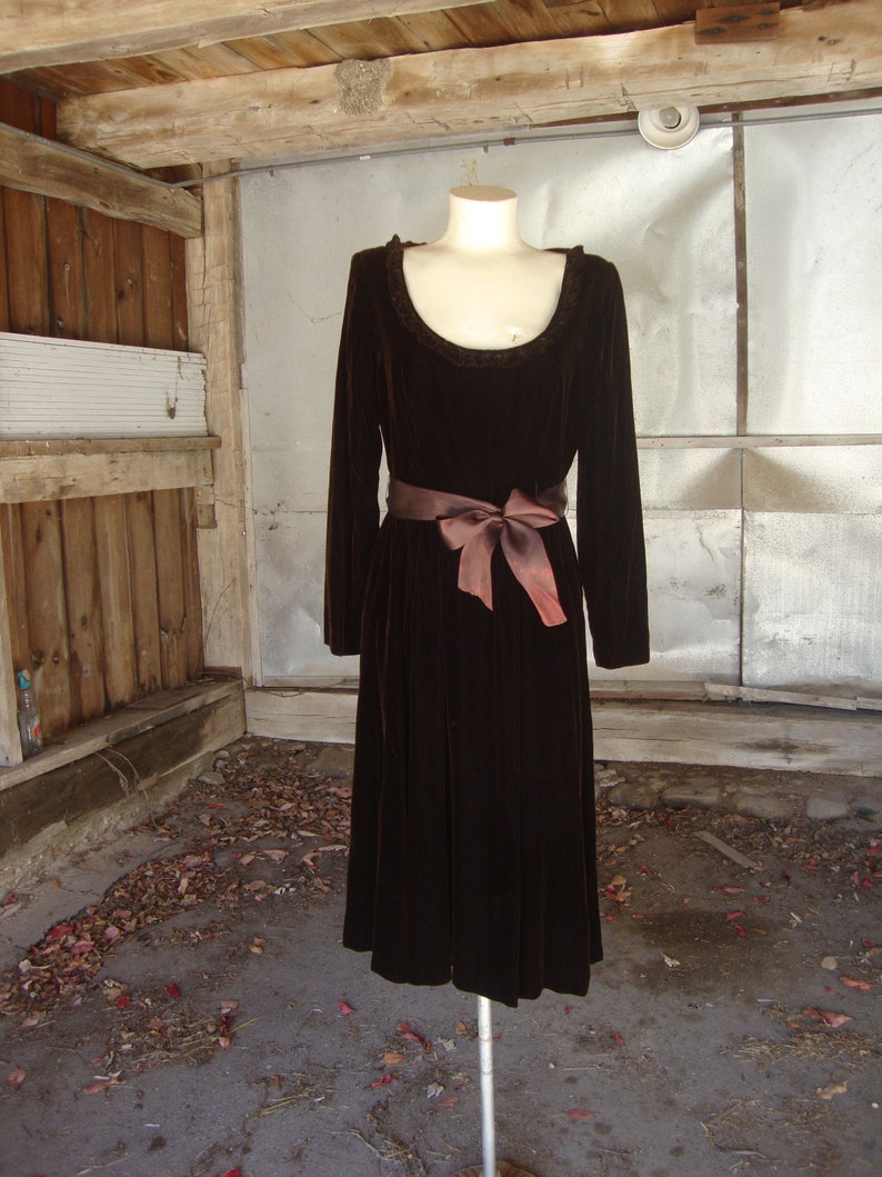 Vintage 1960's 1970's Victor Costa Warm Brown Velvet Scoop Neck Dress with Full Skirt/Small image 2