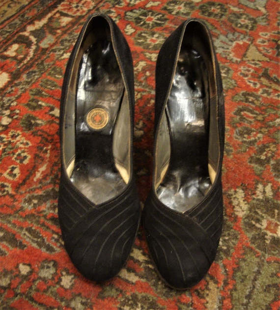 Vintage 1930's 1940's Black Suede Pumps Shoes Hee… - image 2