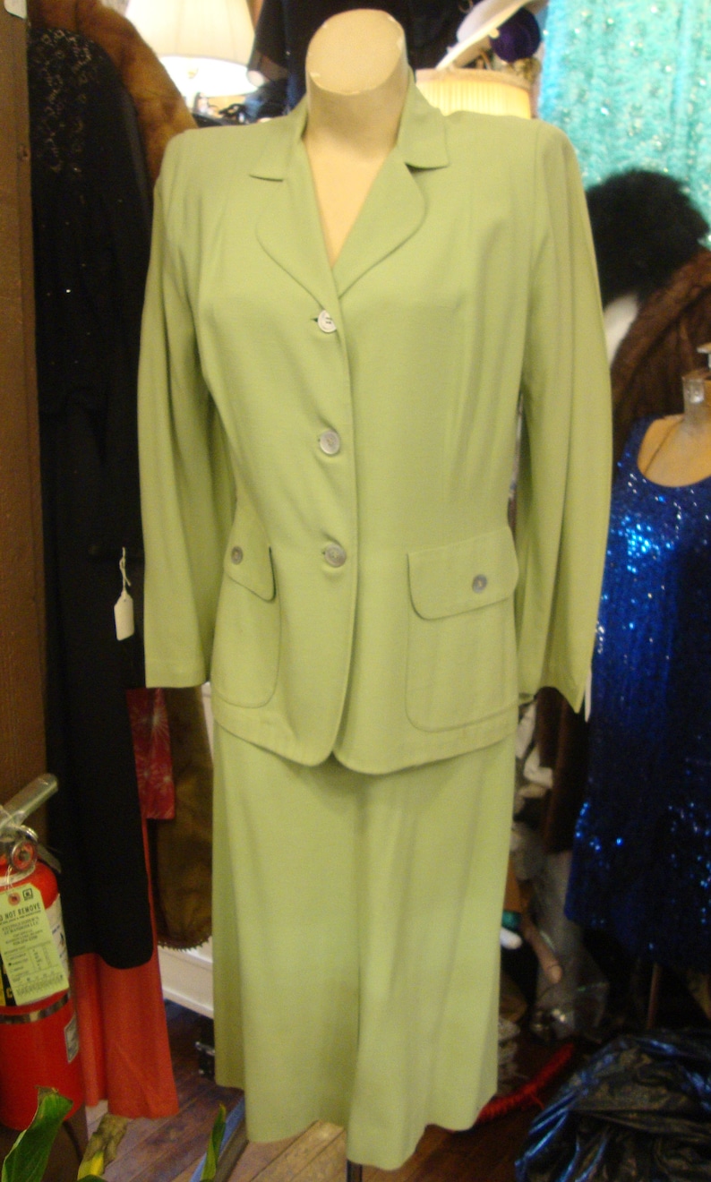 Vintage 1940/'s 1950/'s Spring Green Rayon 2 Piece Suit with Pearl ButtonsSize Medium