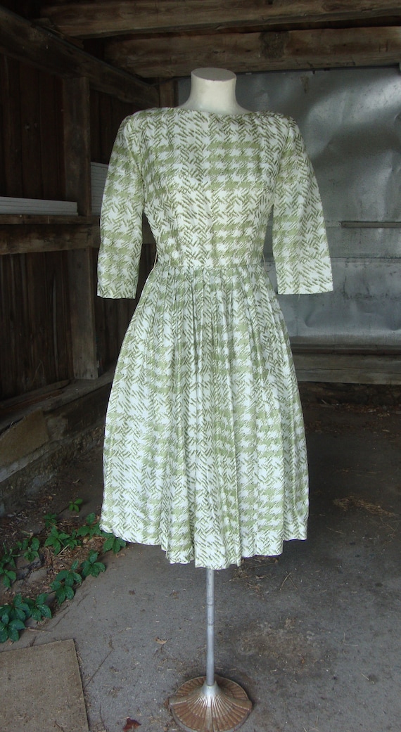 Vintage 1950's Silky Green and White Full Skirt Dr