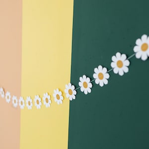 Daisy Chain Garland, Cardstock Daisy Banner, Daisy Party Decor, Garden Party Garlands, Retro Floral Birthday Banner