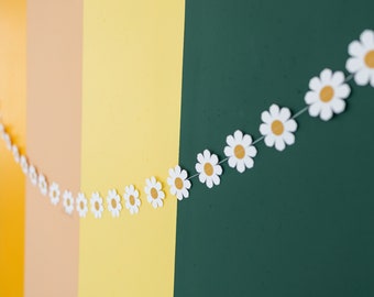 Daisy Chain Garland, Cardstock Daisy Banner, Daisy Party Decor, Garden Party Garlands, Retro Floral Birthday Banner