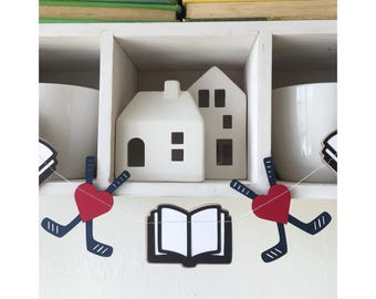 Hockey Books Garland, Cozy BookTok Decor, Hockey Romance Reader, Gifts for Book Lovers, Sports Romance,  Reading Nook Garland