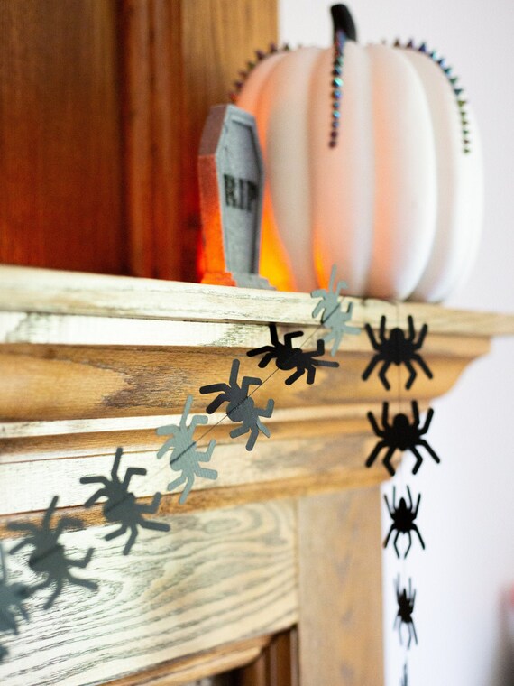 Halloween Garland, Black Spider Garland, Halloween Party Decor, Spooky Holiday Party Supplies, Spider Banner, Halloween Home Decor