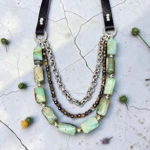 Acari - Peruansk opal, australisk stenblockopal och handgjort halsband i rent silver med justerbar läderkedja