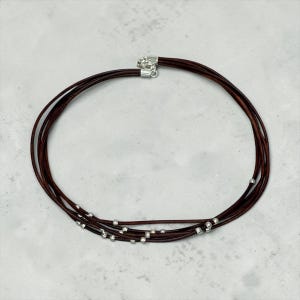 Star Power - 5-strengs leren choker ketting en heuvelstam zilver