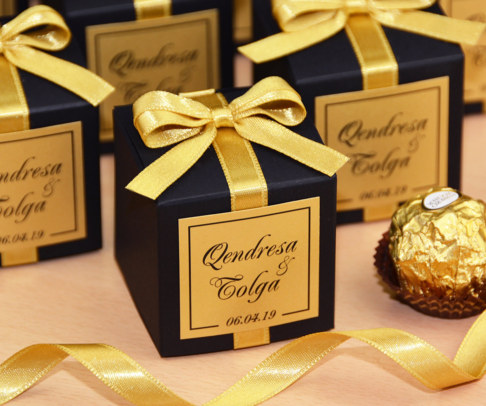 Gold Party Favor Bags & Containers