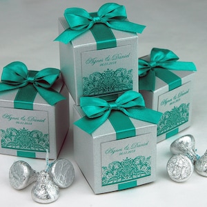 Mint & Silver wedding favor boxes for guests. Elegant Wedding bonbonniere. Personalized Candy box with satin ribbon, bow and custom tag.