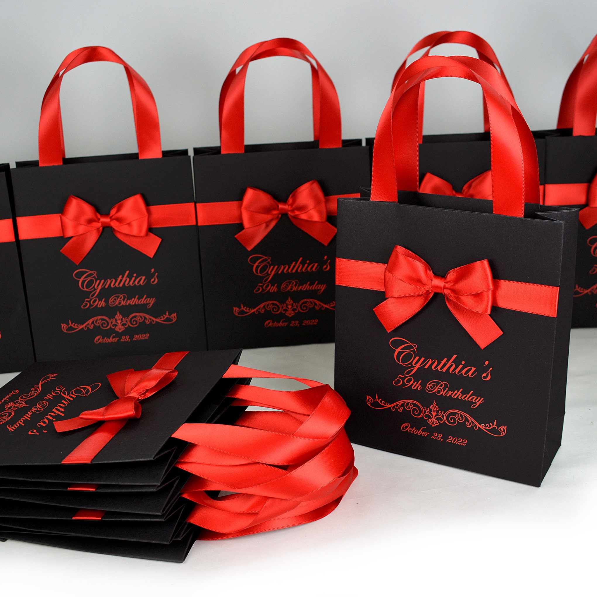 20 bolsas de regalo de cumpleaños para favores para los invitados Fiesta de  cumpleaños personalizada Bolsa de bienvenida de favor con asas de cinta de  satén rojo, lazo y su nombre 