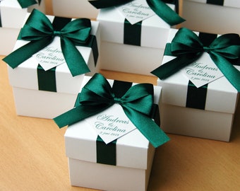Emerald Green Wedding Bonbonniere - Wedding favor boxes with satin ribbon bow and personalized tag - Greenery Wedding candy box for guests