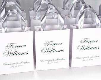 25 Wedding welcome bags with silver satin ribbon handles and custom green names, Elegant Personalized wedding gifts and favors for guests