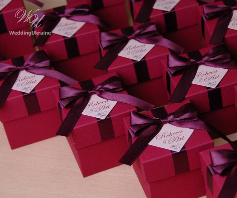 Wedding favor boxes with Wine Burgundy satin ribbon and personalized Blush tag Elegant wedding favor candy box Burgundy Wedding Bonbonniere
