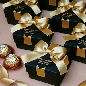 25 Black & Gold wedding favor gift box with satin ribbon, bow and your names, Elegant Personalized Gatsby theme wedding favors for guests