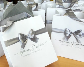 Eleganti borse di benvenuto per matrimoni personalizzate con nastro di raso, fiocco e nomi - Bianco e Argento - Borse di carta personalizzate - Bomboniere matrimoni