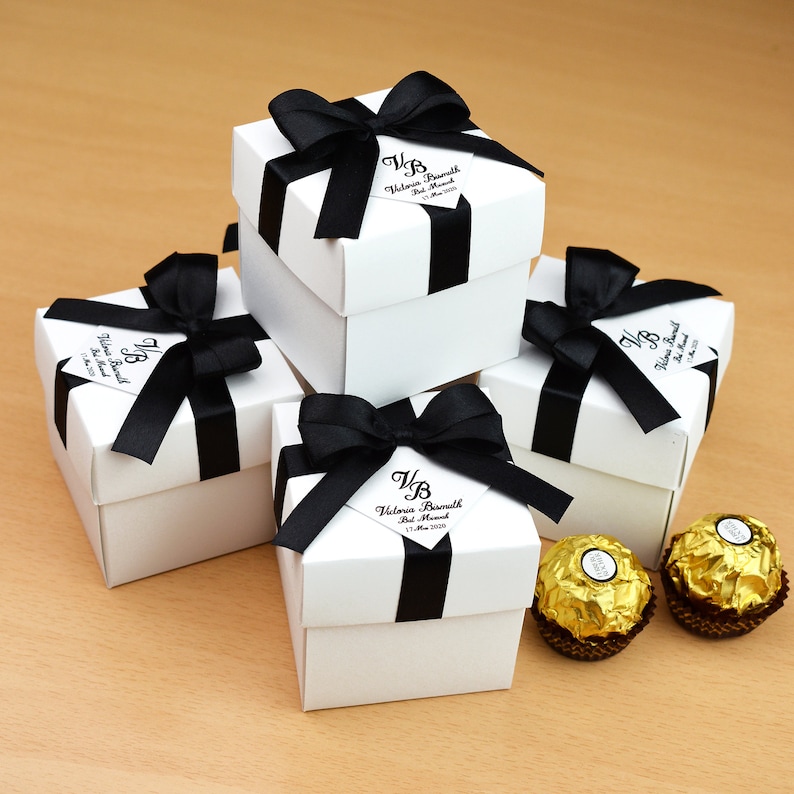 Bat Mitzvah gift boxes with satin ribbon bow and