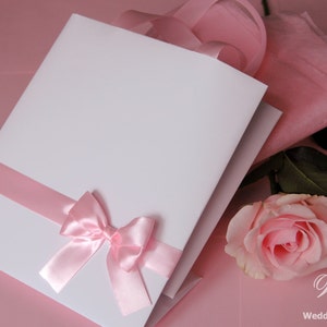 Elegante sacchetto di carta con manici di nastro di raso, fiocco e carta velina - bianco e rosa chiaro - borse di benvenuto personalizzati - regali - Bomboniere - Bomboniere