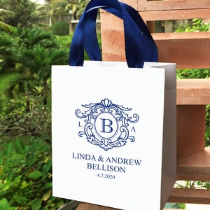 35 bruiloft Welkom tassen met satijnen lint behandelt & aangepaste namen, gepersonaliseerde monogram geschenk zakken voor marineblauw bruiloft gunst voor gasten