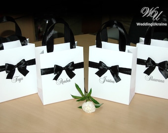 Personalized Bridesmaid gift ideas - Bridesmaid Gift bags with bow - Bridal Party Gift Bag with name - Bride Gift, Maid of honour gift bag
