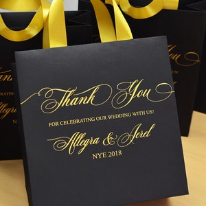 30 chique zwarte en gouden bruiloft welkomsttassen met satijnen lint handgrepen en uw namen, elegante gepersonaliseerde bruiloft DANK U gunsten voor gasten