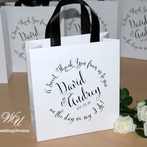 Wedding Welcome Bags with satin ribbon and names - Personalized Gift Paper Bag - White and Black - Custom Wedding favor bags