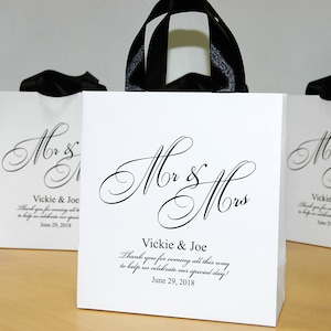 35 Mr & Mrs Wedding Welcome Bags with satin ribbon handles and your names Elegant Personalized wedding gifts and favors for guests Git bags
