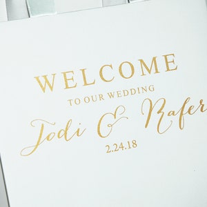 20 Wedding welcome Bags with satin ribbon handles and your names, Personalized Gold Wedding welcome favors for guests, Elegant weddings