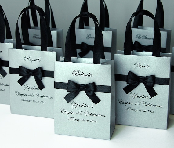 Bolsas de regalo de cumpleaños personalizadas para favores de fiesta para  invitados, Capítulo 45, Elegante bolsa de bienvenida con lazo de cinta de  satén y nombres personalizados -  México