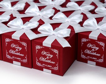 50 Hochzeit Bonbonniere mit Satinbandschleife und individuellem Anhänger, Elegante Burgunder Hochzeitsboxen für Bonbonnies oder Gastliebe