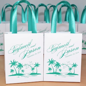 25 Tropical Wedding Welcome Bags with satin ribbon handles, Elegant Mint Personalized Beach Wedding gift bags for wedding favor for guests