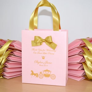 25 elegante Baby Geburtstag Party Geschenktaschen mit Satinband Griffe, Schleife und benutzerdefinierten Namen, Hellrosa & Gold Prinzessin Partei begünstigt für Gäste